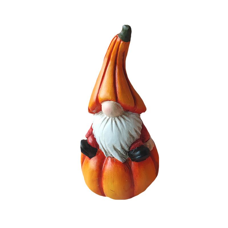 Gnome on Pumpkin